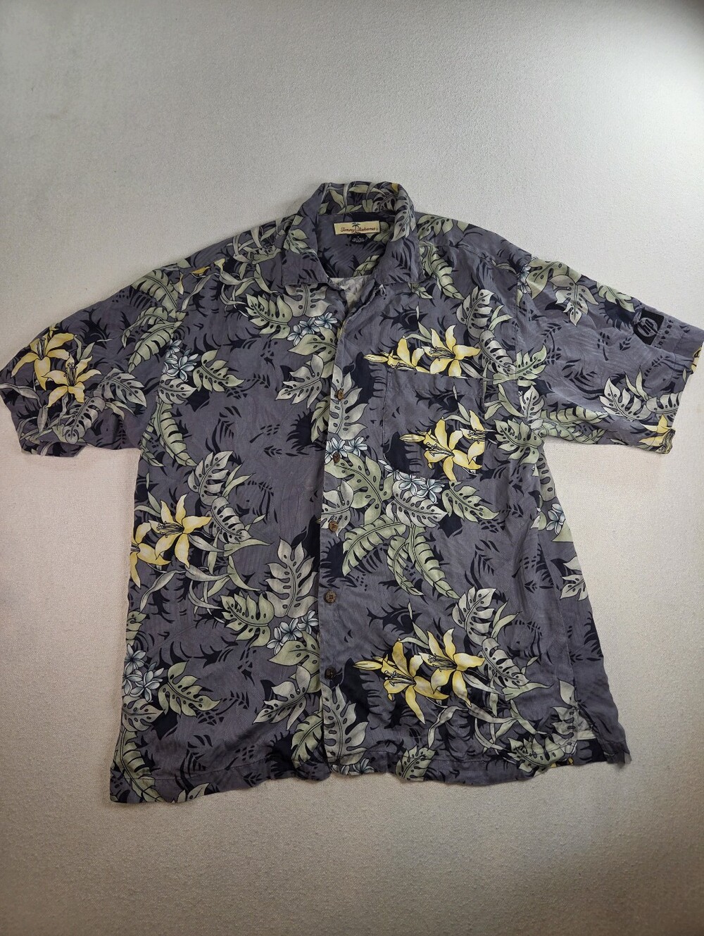 Tommy Bahama 100% Silk Hawaiian Camp Shirt Medium